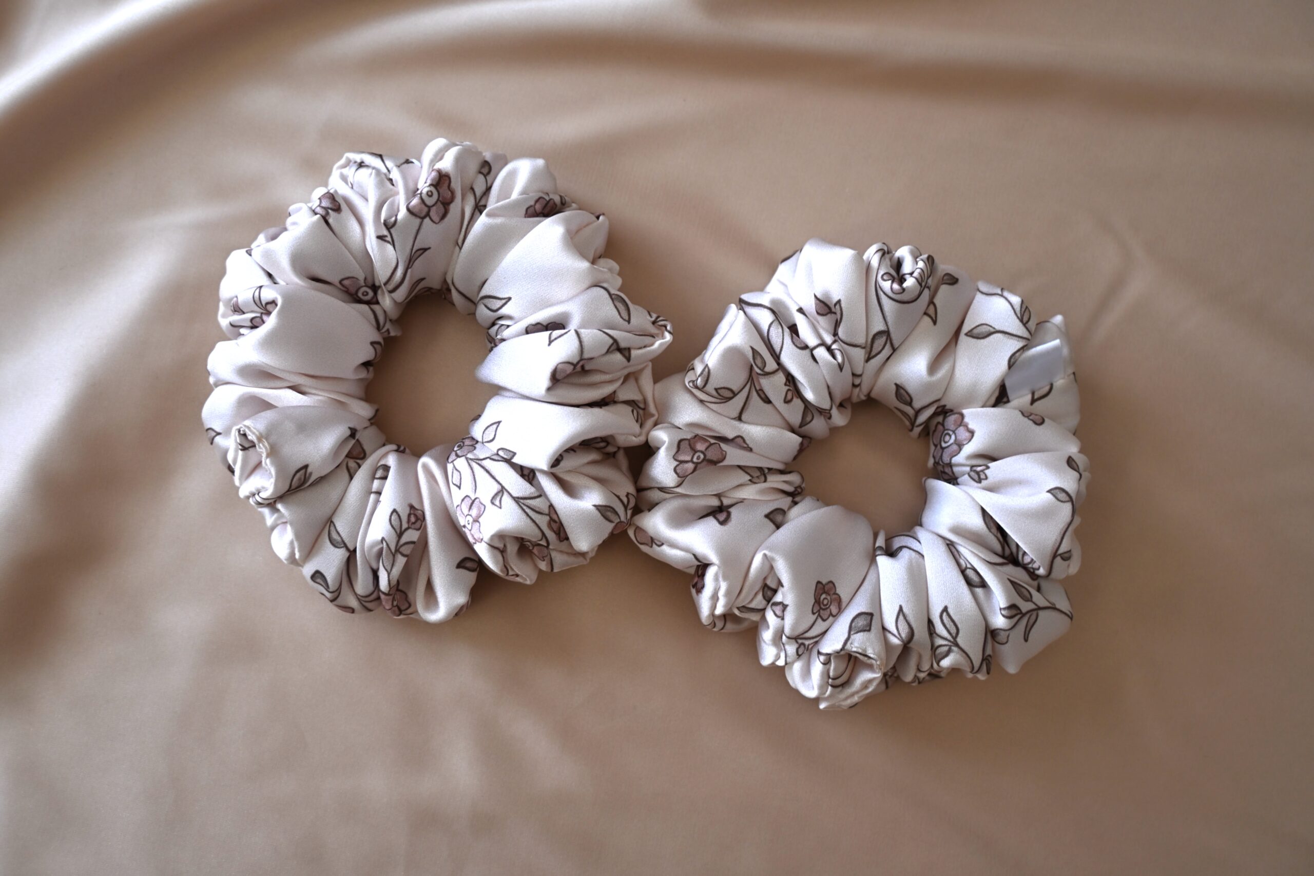 Scrunchie BLOSSO ECRU Standard - obrazek 3